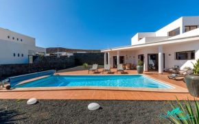 Remarkable 3-Bed Villa in Playa Blanca, Playa Blanca